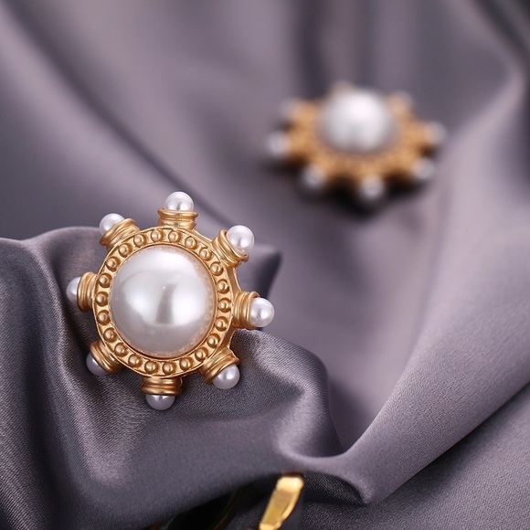 Vintage Round Pearl Clips with Studs - Picture 4 of 5